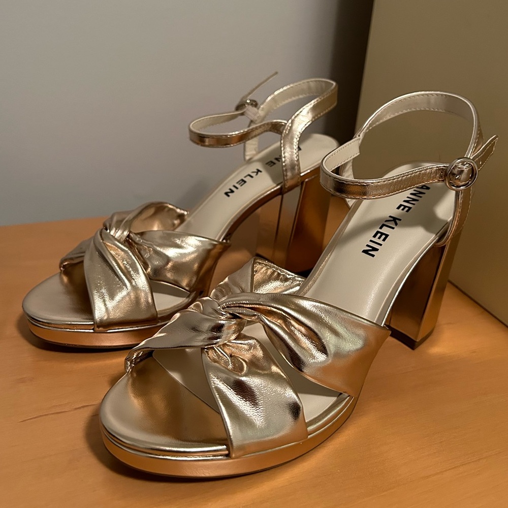 Anne Klein Gold Twist Comfort Heels Brand New